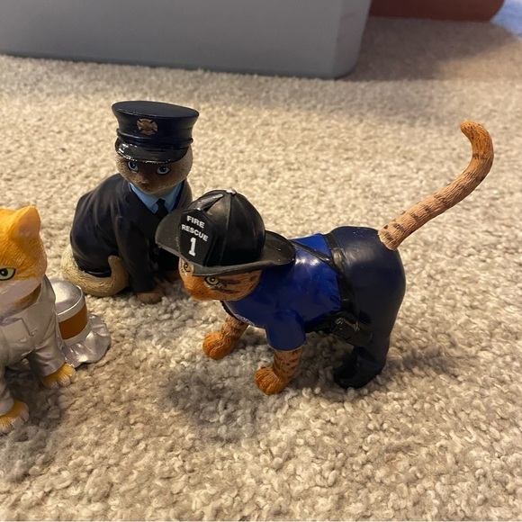 "Furr-ever Firefighter" Cat Figurine Collection Hamilton Collection Astronaut - Picture 4 of 9